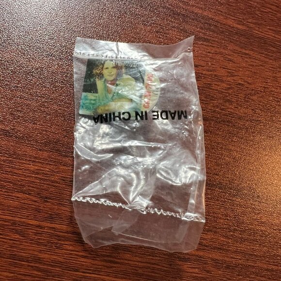 McDonalds Pin The Rhythm Carlos Vives 2000‎ Crew Employee Lapel Pinback Vintage - Picture 2 of 8